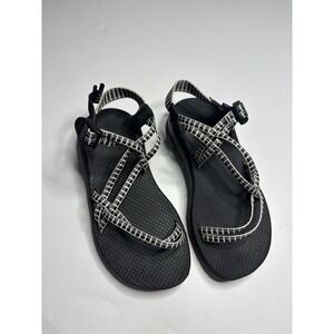 Women's Size 10 Chaco Cloud Sandal Panel JCH107982 Black/white Strappy Shoes